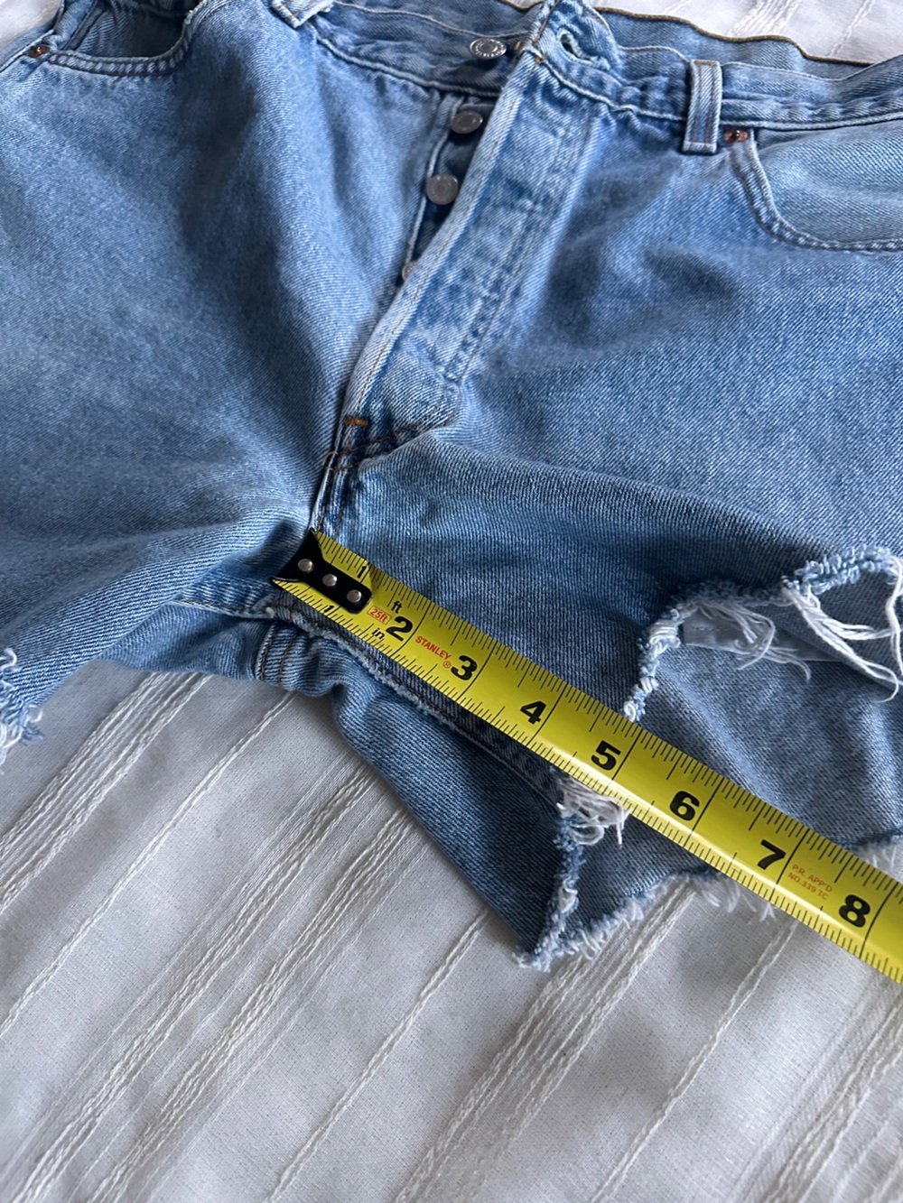 90’s 501 Levi’s Button-Fly Cut-Off Shorts | Women’s 32 - Picture 6 of 8